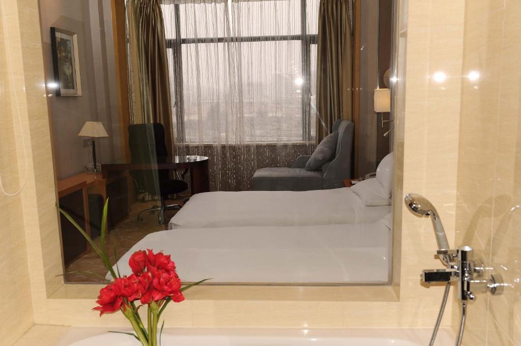 Shanghai Sky Rainbow Hotel Rom bilde